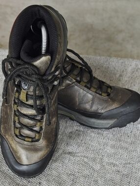 Patagonia Men's P26 Mid Rockwall Peat Moss Hiking Boots Military Green Size 8